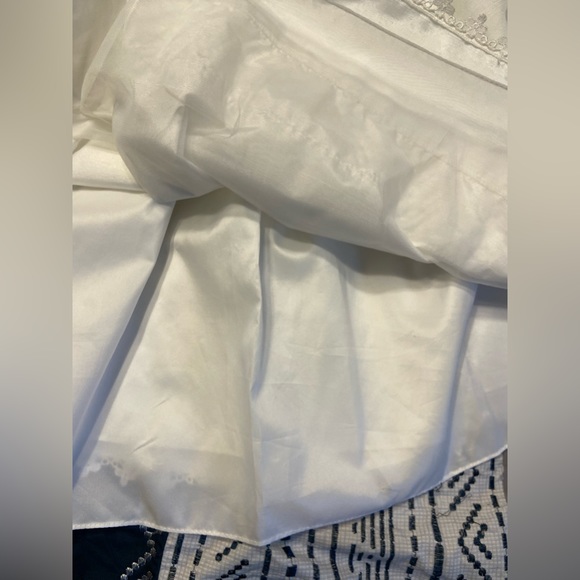 GIRLS FORMAL WHITE DRESS - Picture 4 of 13